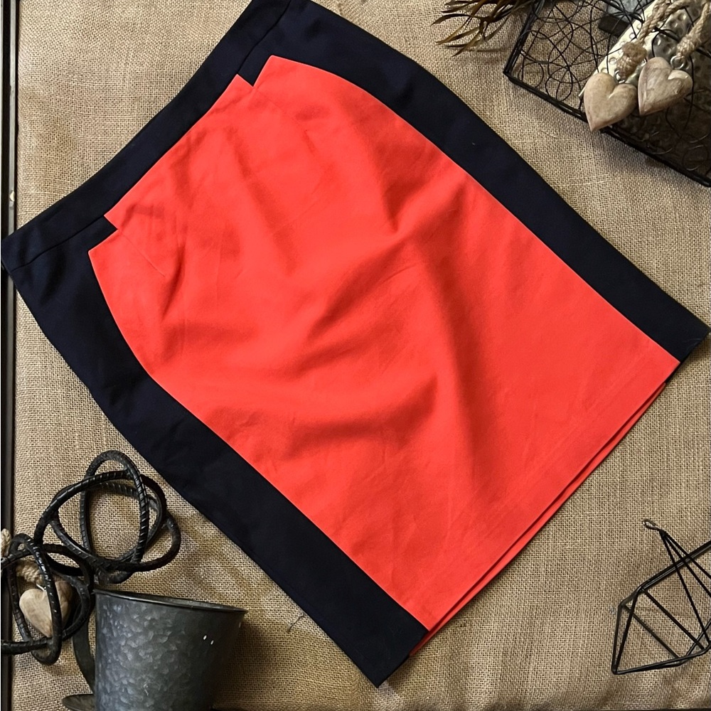 EUC Worthington Melon and Navy Pencil Skirt. Size 6